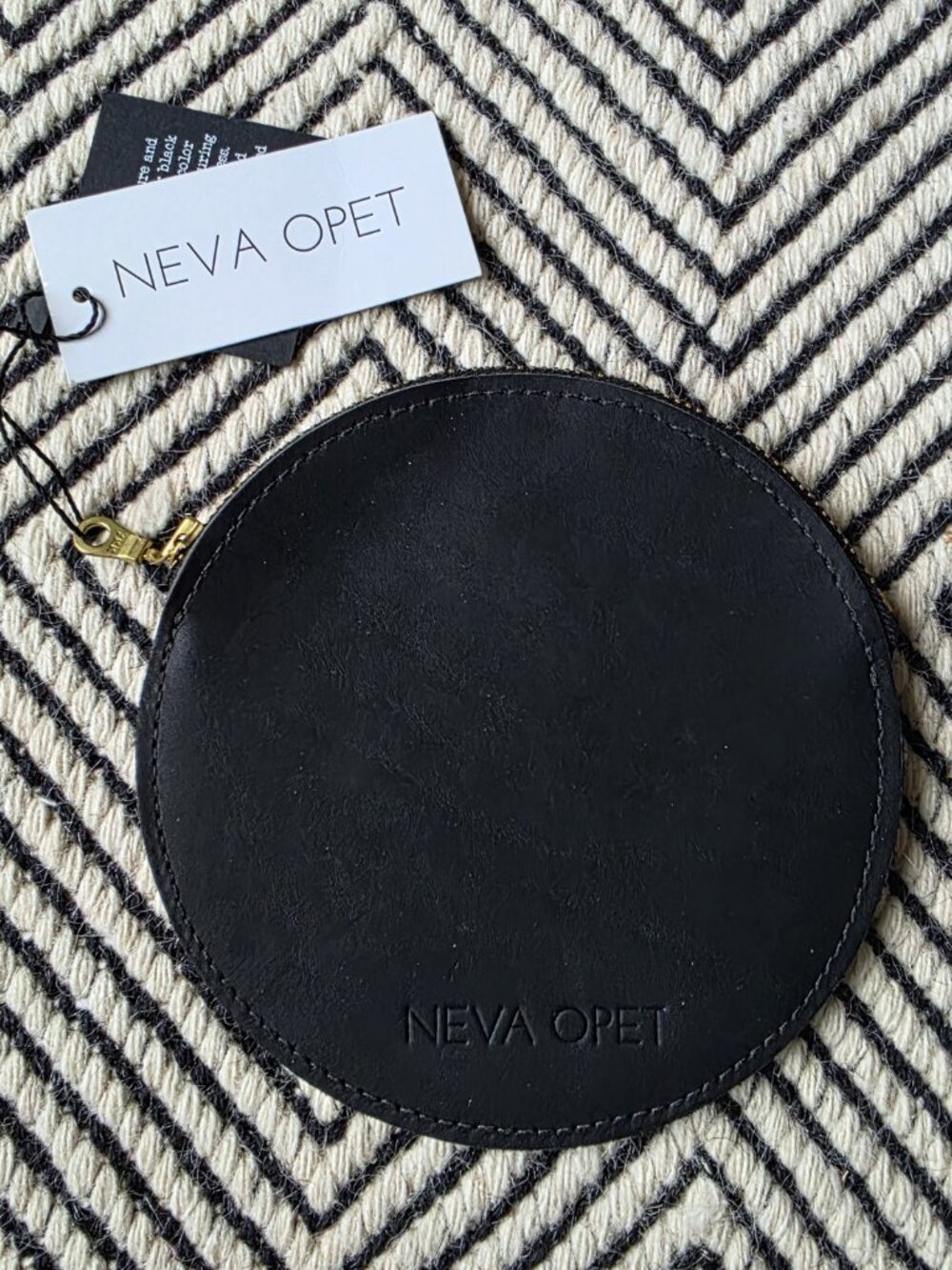 NWT Neva Opet Round Black Oil Tan Leather Clutch / Change Purse
